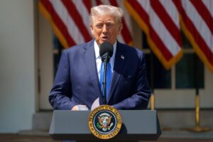 Trump anuncia que la reunión arancelaria entre EEUU y China será el lunes en Londres - AlbertoNews