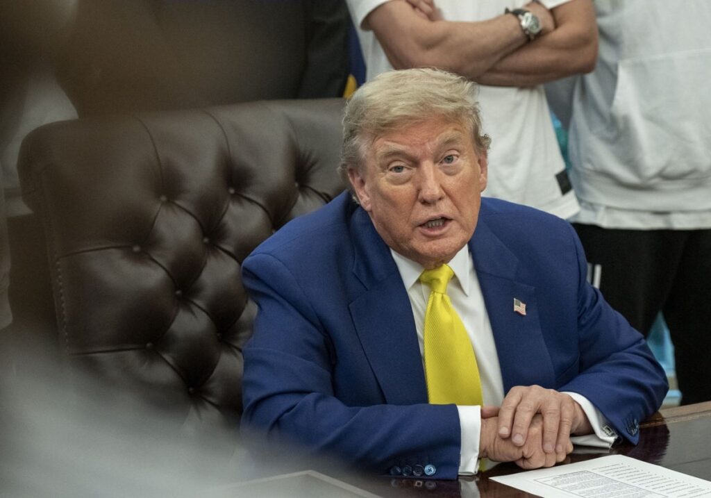 Trump anuncia que se toma dos semanas para decidir si bombardea Irán