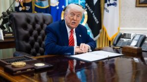 Trump anuncia que subirá los aranceles al acero del 25 % al 50 %
