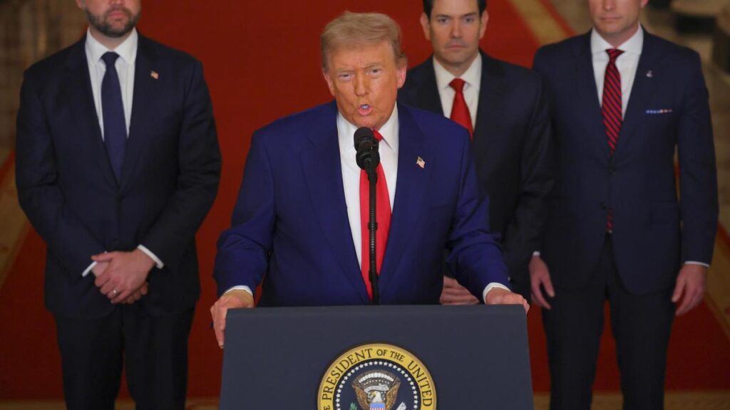 El presidente de Estados Unidos, Donald Trump, en el centro. A su espalda, el vicepresidente, Vance, el secretri de Estsado, Marco Rubio, y el de Defensa,  Pete Hegseth