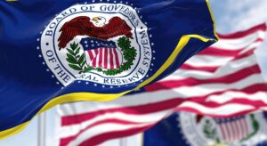 Trump busca un 'presidente en la sombra' que desgaste a Powell hasta 2026 y estos son los candidatos