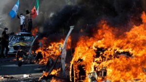 Trump culpa a "insurrectos" de disturbios en Los Ángeles – DW – 09/06/2025