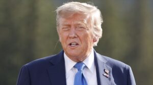 Trump dice que saben dónde está Jamenei, aunque no van a matarle "por ahora": "Es un blanco fácil"