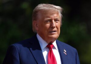Trump dice que saben dónde se esconde Jamenei, si bien no van a matarle "por ahora": "Es un blanco fácil"