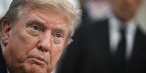 Trump dice que «un cambio de régimen en Irán es posible»