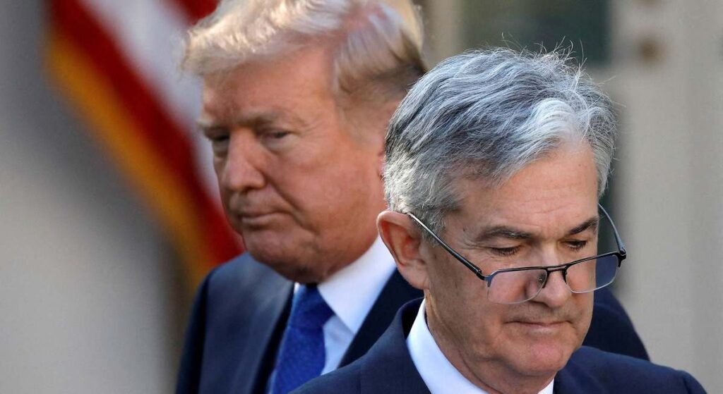Trump llama "cabezahueca" a Powell y amenaza con "forzar" una bajada de tipos de "dos puntos porcentuales"