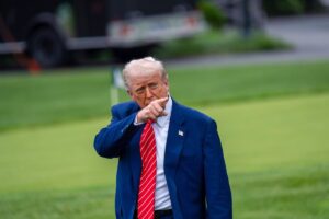 Trump mantiene una "buena" conversación con Putin pero avisa de que "no conducirá a una paz inmediata"