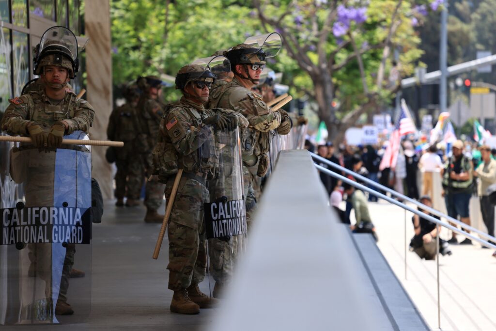 Trump moviliza cientos de marines para contener las protestas en Los Ángeles
