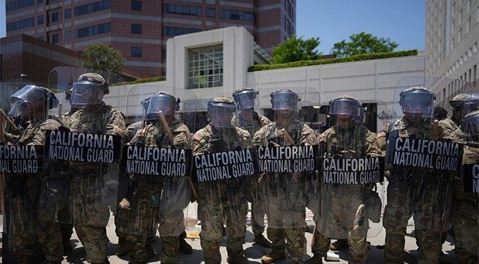 Trump ordena "liberar Los Ángeles" a jefes de orden público
