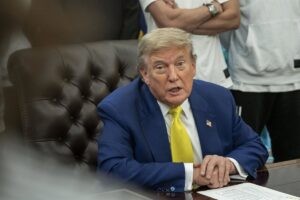 Trump tomará la decisión sobre si intervenir militarmente en Irán "en las próximas dos semanas"