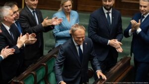 Tusk gana voto de confianza tras revés electoral – DW – 11/06/2025