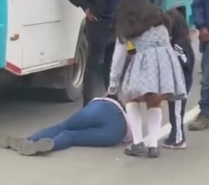 UN BUS DE TRANSPORTE ATROPELLÓ A UNA MUJER