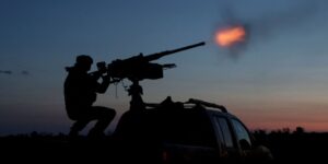 Ucrania continúa bombardeando Rusia con drones mientras comienzan en Estambul las conversaciones de paz