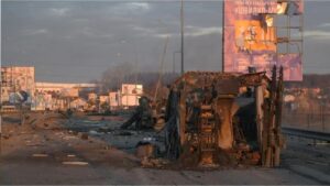 Ucrania redobló la apuesta y atacó un puente clave que conecta Crimea con Rusia