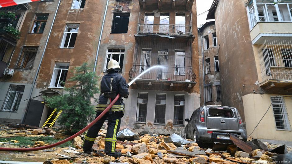 Ucrania y Rusia intercambian ataques nocturnos con drones – DW – 22/06/2025