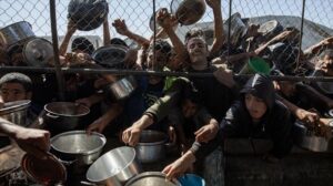 Un ataque israelí en un centro de distribución de ayuda de EE. UU. deja 26 muertos en el sur de Gaza