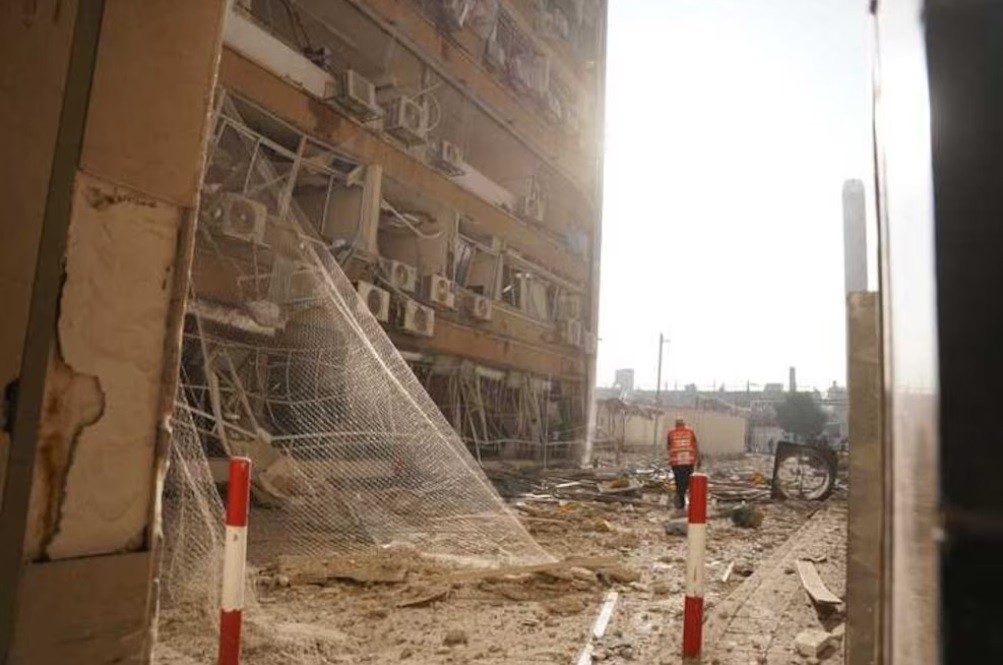 Un misil lanzado desde Irán alcanzó el mayor hospital del sur de Israel - AlbertoNews