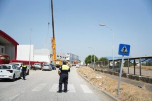 Un muerto y cuatro heridos tras el derrumbe de una planta de una nave en construcción en Camas (Sevilla)