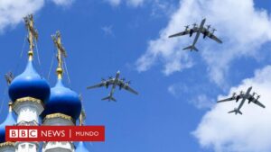 "Un verdadero desastre": cómo afectará a la capacidad de combate rusa la destrucción de sus bombarderos por parte de Ucrania