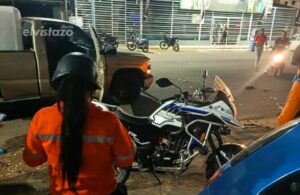 Una mujer lesionada dejó accidente moto - vehículo la madrugada de este sábado en la Av. Winston Churchill