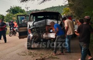 Unidad de transporte público colisionó contra un árbol en la zona norte de Anzoátegui dejando cuatro personas lesionadas