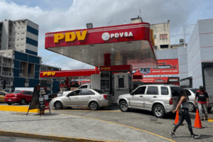 Usuarios rechazan posible aumento de gasolina