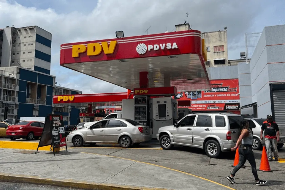 Usuarios rechazan posible aumento de gasolina