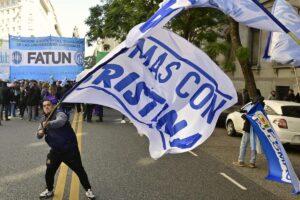 Seguidores de Cristina Fernández inician masiva marcha de apoyo en Argentina