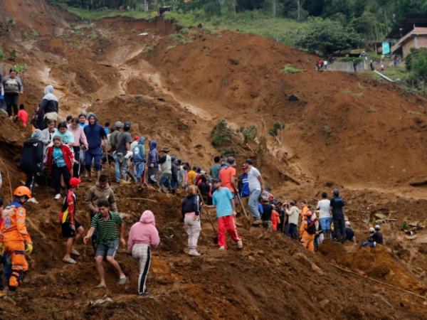 Van diez muertos en Bello (Antioquia) por una creciente generada por lluvias | Regiones | Economía