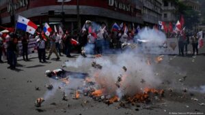 Varios heridos dejan disturbios tras una protesta en Panamá – DW – 15/06/2025