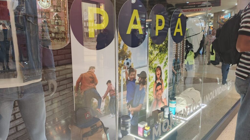 Venezolanos celebran el Día del Padre a pesar de un dólar en alza