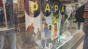 Venezolanos celebran el Día del Padre a pesar de un dólar en alza