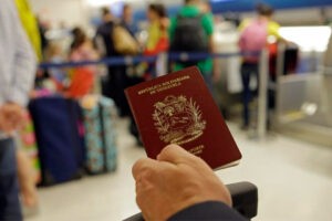 Venezuela acusa a EEUU de "agresión sistemática" tras restricciones de visas