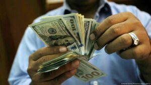 Venezuela suma 50 arrestos en ofensiva contra dólar paralelo – DW – 08/06/2025