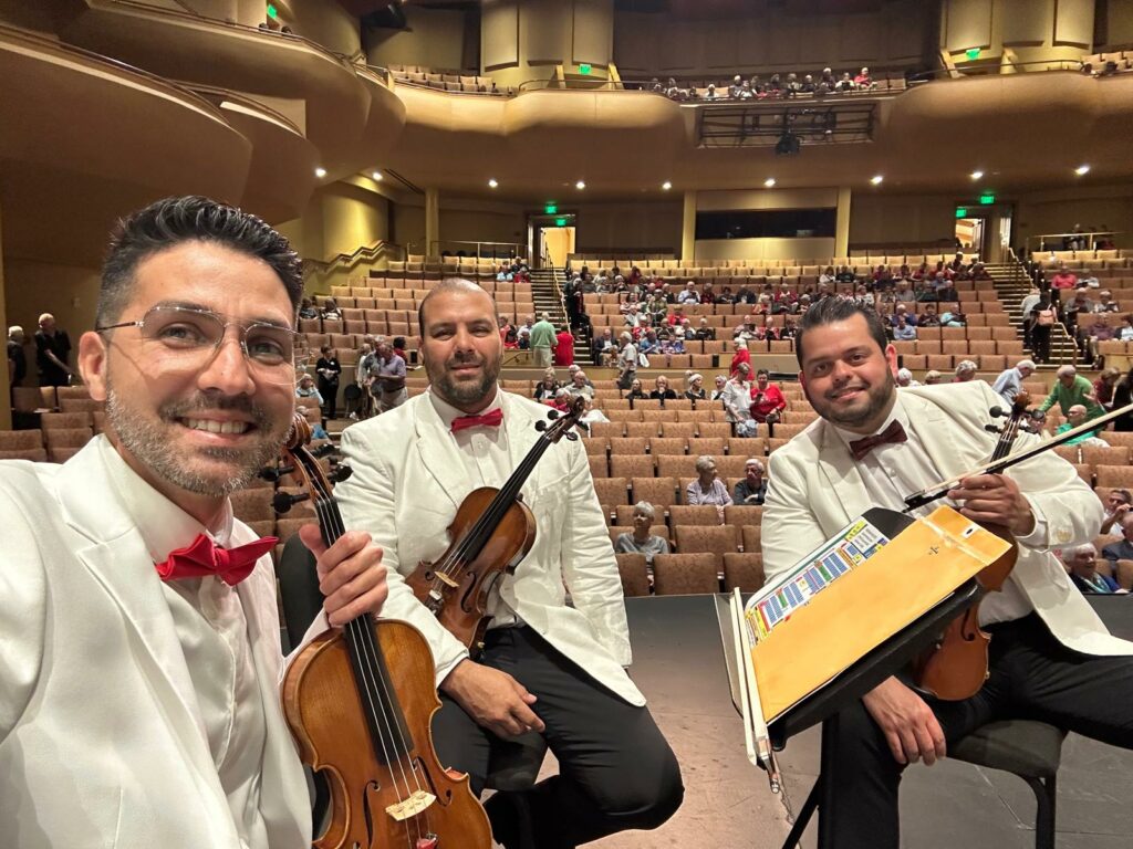 Violinista Daniel Herrera brilla con la Villages Philharmonic Orchestra – El Venezolano News