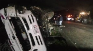 Vuelco de un autobús deja dos mujeres muertas y 21 personas heridas en Aragua