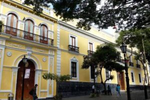 Yván Gil repudió amenazas de Trinidad y Tobago contra botes clandestinos de Venezuela