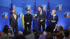 El presidente de Ucrania, Volodimir Zelenski, se reúne en la Haya con los jefes de la OTAN, el Consejo Europeo y la Comisión Europea