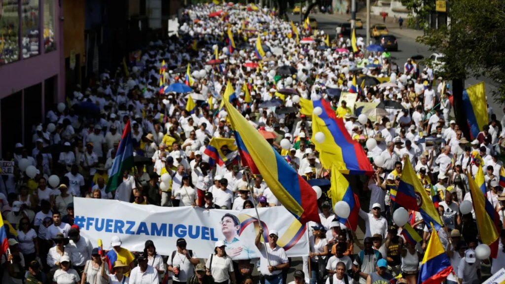 calle Quinta, atiborrada y hasta con banderas de 800 metros