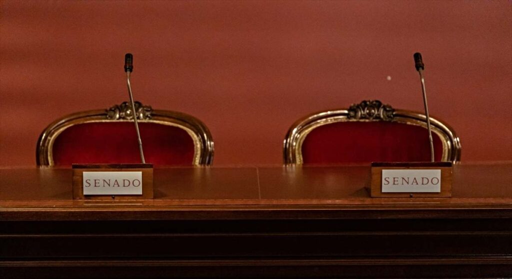 casi un millón de euros hasta abril