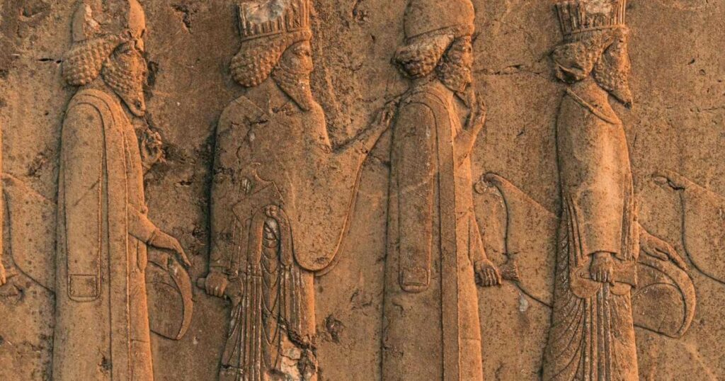 cómo el Imperio persa, Roma y las religiones crearon el arte de controlar masas