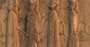 cómo el Imperio persa, Roma y las religiones crearon el arte de controlar masas