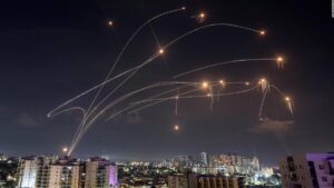 cómo es el imbatible sistema de defensa aérea de Israel que Irán logró vencer