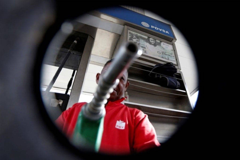 conductores denunciaron descarado tráfico de gasolina en estación de servicio en Miranda