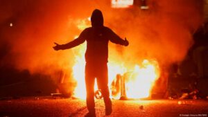 cuarta noche de protestas antiinmigración – DW – 13/06/2025