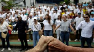 directora de ProPacífico, en solidaridad con Miguel Uribe