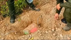 dos artefactos con 30 kilos de material explosivo