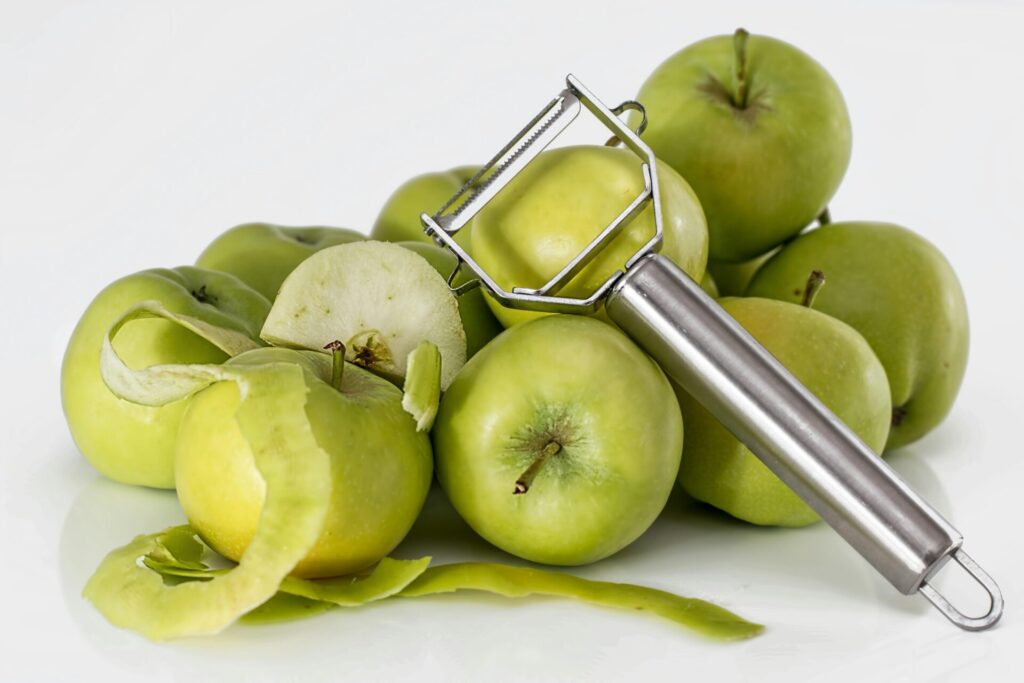 Comer fruta con piel: el hábito que parecía extraño y que ahora la ciencia aplaude