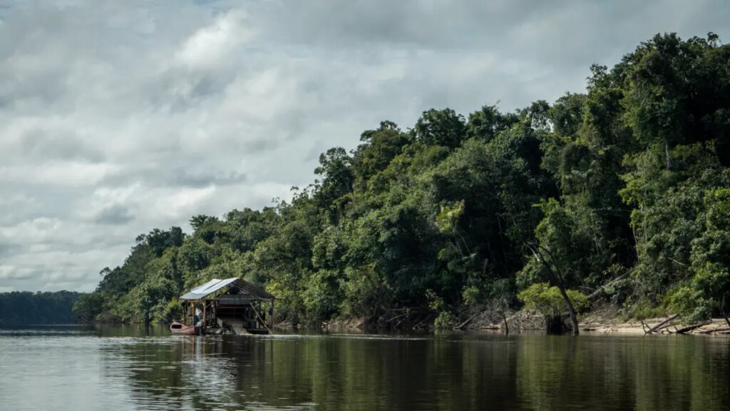 el veneno que contamina a comunidades y ríos en Guainía