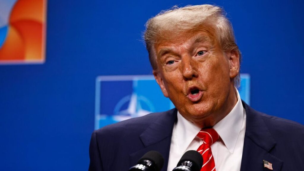 El presidente de EEUU, Donald Trump, durante la rueda de prensa posterior a la cumbre de la OTAN.